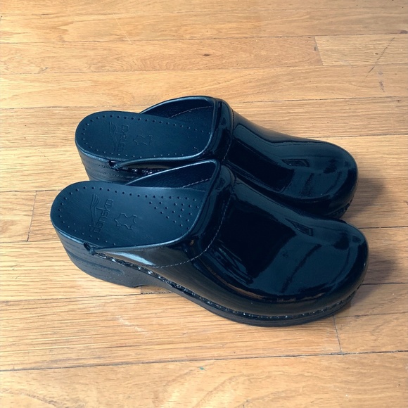 dansko sonja black patent